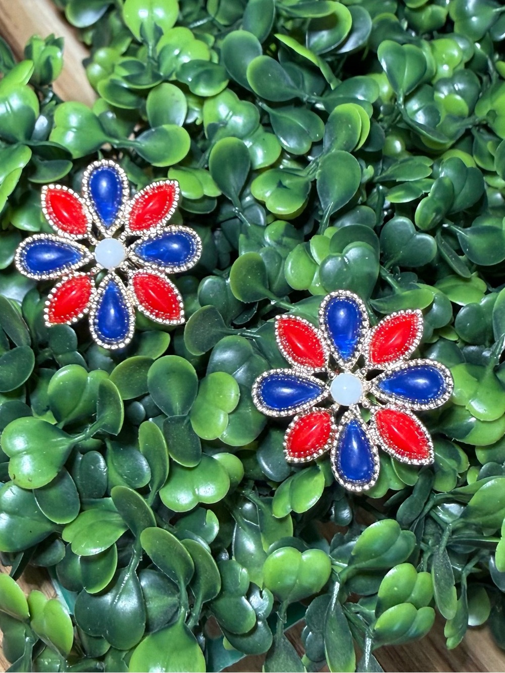Vintage EMMONS  signed flower earrings clip on
